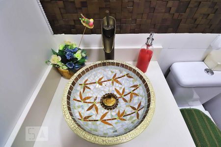 Casa à venda com 163m², 2 quartos e 2 vagasBanheiro de Serviço