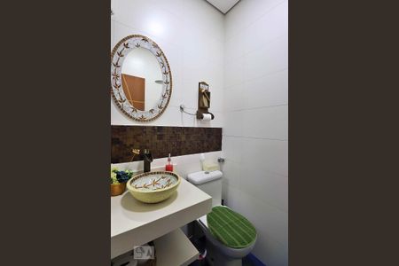 Casa à venda com 163m², 2 quartos e 2 vagasBanheiro de Serviço