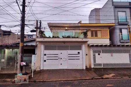 Casa à venda com 163m², 2 quartos e 2 vagas Casa à venda com 163m², 2 quartos e 2 vagasFachada