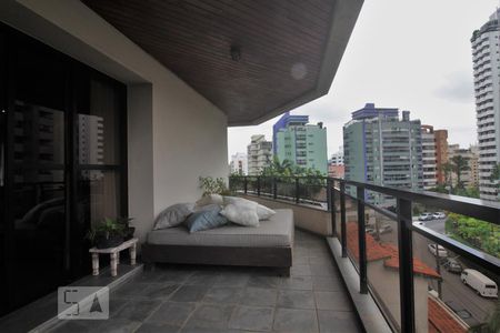 Varanda de apartamento à venda com 3 quartos, 264m² em Real Parque, São Paulo