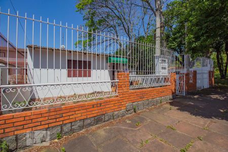 Casa à venda com 34m², 2 quartos e 2 vagas Casa à venda com 34m², 2 quartos e 2 vagasFachada da casa