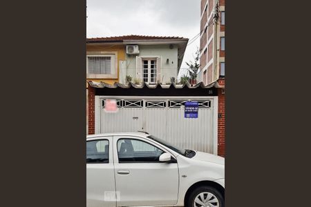 Casa à venda com 400m², 2 quartos e 2 vagas Casa à venda com 400m², 2 quartos e 2 vagasFachada