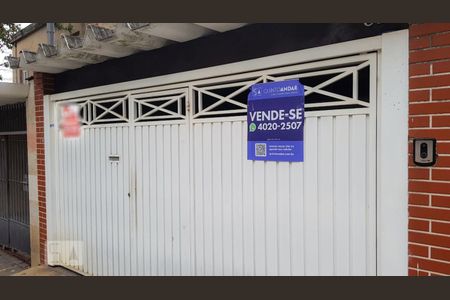 Casa à venda com 400m², 2 quartos e 2 vagas Casa à venda com 400m², 2 quartos e 2 vagasFachada