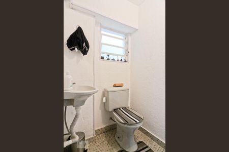 Casa à venda com 400m², 2 quartos e 2 vagas Casa à venda com 400m², 2 quartos e 2 vagasBanheiro da Edícula