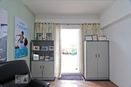 Casa à venda com 400m², 2 quartos e 2 vagas Casa à venda com 400m², 2 quartos e 2 vagasEscritório