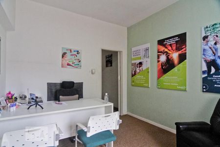 Casa à venda com 400m², 2 quartos e 2 vagas Casa à venda com 400m², 2 quartos e 2 vagasEscritório