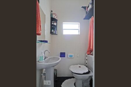 Casa à venda com 400m², 2 quartos e 2 vagas Casa à venda com 400m², 2 quartos e 2 vagasBanheiro