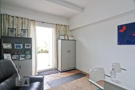 Casa à venda com 400m², 2 quartos e 2 vagas Casa à venda com 400m², 2 quartos e 2 vagasEscritório