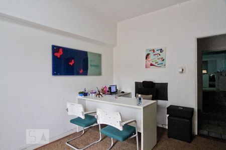 Casa à venda com 400m², 2 quartos e 2 vagas Casa à venda com 400m², 2 quartos e 2 vagasEscritório