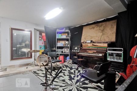 Casa à venda com 400m², 2 quartos e 2 vagas Casa à venda com 400m², 2 quartos e 2 vagasEdícula