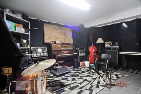 Casa à venda com 400m², 2 quartos e 2 vagas Casa à venda com 400m², 2 quartos e 2 vagasEdícula