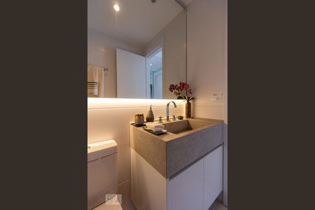 Banheiro Social de apartamento à venda com 2 quartos, 73m² em Caxingui, São Paulo