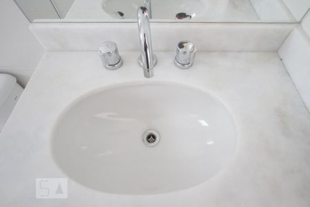 Apartamento à venda com 143m², 3 quartos e 2 vagasDetalhe Banheiro Suíte 1