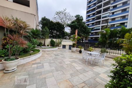 Apartamento à venda com 72m², 2 quartos e 1 vagaÁrea comum