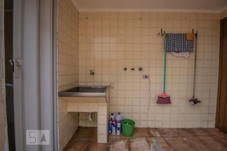 Quintal e Área de Serviço de casa à venda com 3 quartos, 450m² em Chácara Inglesa, São Paulo
