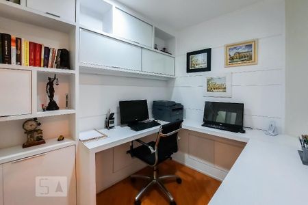 Casa à venda com 250m², 2 quartos e 4 vagas Casa à venda com 250m², 2 quartos e 4 vagasEscritório
