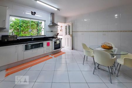 Casa à venda com 250m², 2 quartos e 4 vagas Casa à venda com 250m², 2 quartos e 4 vagasCozinha