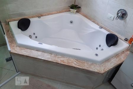 Casa à venda com 250m², 2 quartos e 4 vagas Casa à venda com 250m², 2 quartos e 4 vagasBanheiro da Suíte 2