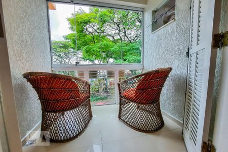 Casa à venda com 250m², 2 quartos e 4 vagas Casa à venda com 250m², 2 quartos e 4 vagasVaranda da Suíte 2