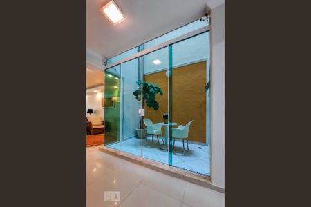 Casa à venda com 250m², 2 quartos e 4 vagas Casa à venda com 250m², 2 quartos e 4 vagasHall dos Dormitórios