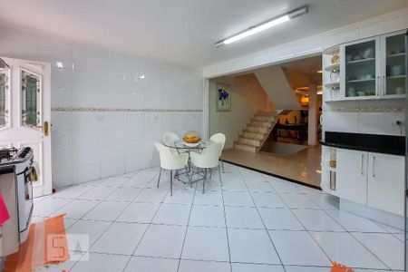 Casa à venda com 250m², 2 quartos e 4 vagas Casa à venda com 250m², 2 quartos e 4 vagasCozinha