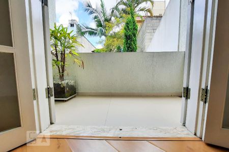 Casa à venda com 250m², 2 quartos e 4 vagas Casa à venda com 250m², 2 quartos e 4 vagasVaranda da Suíte 1