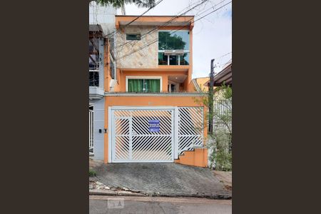 Casa à venda com 250m², 2 quartos e 4 vagas Casa à venda com 250m², 2 quartos e 4 vagasFachada