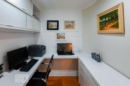 Casa à venda com 250m², 2 quartos e 4 vagas Casa à venda com 250m², 2 quartos e 4 vagasEscritório