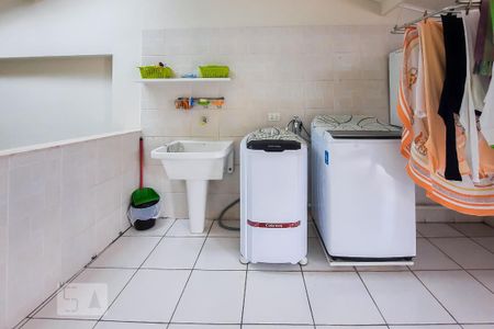 Casa à venda com 250m², 2 quartos e 4 vagas Casa à venda com 250m², 2 quartos e 4 vagasÁrea de Serviço