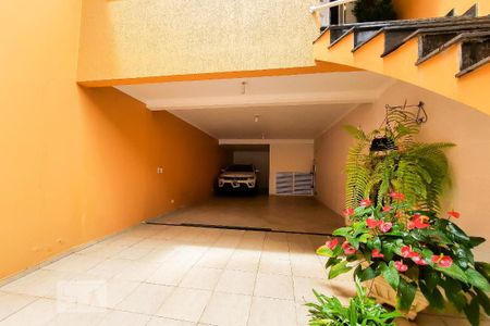 Casa à venda com 250m², 2 quartos e 4 vagas Casa à venda com 250m², 2 quartos e 4 vagasGaragem