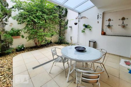 Casa à venda com 250m², 2 quartos e 4 vagas Casa à venda com 250m², 2 quartos e 4 vagasVaranda Gourmet