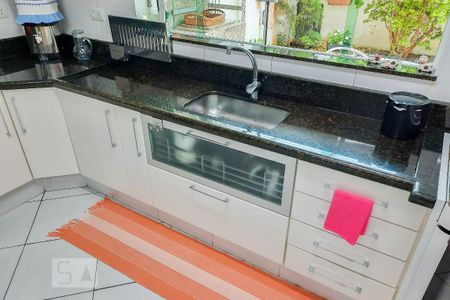 Casa à venda com 250m², 2 quartos e 4 vagas Casa à venda com 250m², 2 quartos e 4 vagasCozinha