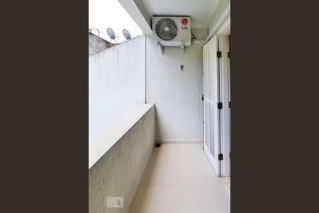 Casa à venda com 250m², 2 quartos e 4 vagas Casa à venda com 250m², 2 quartos e 4 vagasVaranda da Suíte 1