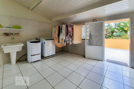 Casa à venda com 250m², 2 quartos e 4 vagas Casa à venda com 250m², 2 quartos e 4 vagasÁrea de Serviço