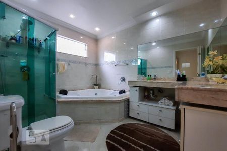 Casa à venda com 250m², 2 quartos e 4 vagas Casa à venda com 250m², 2 quartos e 4 vagasBanheiro da Suíte 2