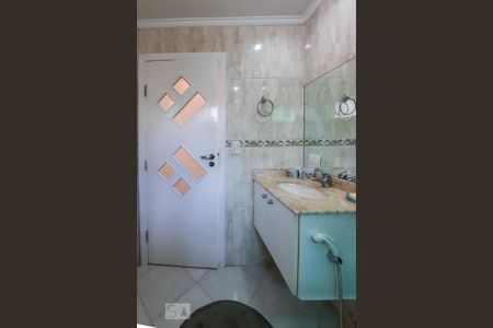 Casa à venda com 250m², 2 quartos e 4 vagas Casa à venda com 250m², 2 quartos e 4 vagasBanheiro da Suíte 1