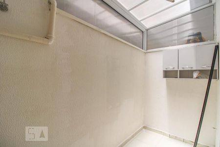Casa de condomínio à venda com 60m², 2 quartos e 1 vagaÁrea de Serviço