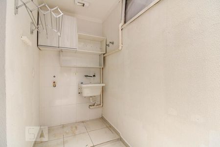 Casa de condomínio à venda com 60m², 2 quartos e 1 vagaÁrea de Serviço