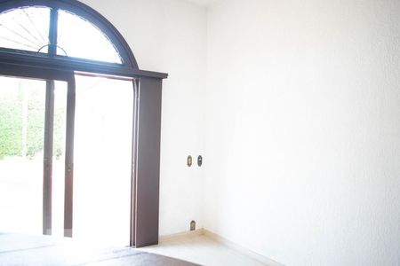 Sala de Estar de casa de condomínio à venda com 3 quartos, 550m² em Cavalhada, Porto Alegre