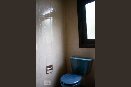 Casa de condomínio à venda com 550m², 3 quartos e 6 vagasBanheiro de Serviço