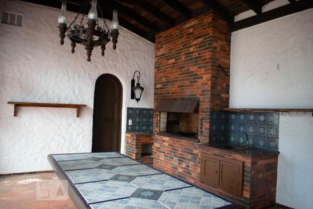 Casa de condomínio à venda com 550m², 3 quartos e 6 vagasChurrasqueira