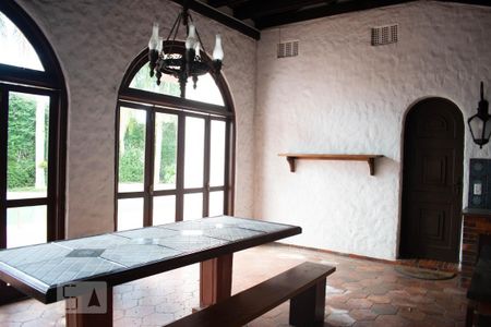 Casa de condomínio à venda com 550m², 3 quartos e 6 vagasChurrasqueira