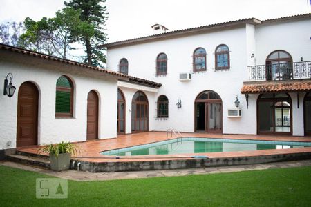 Casa de condomínio à venda com 550m², 3 quartos e 6 vagasPiscina