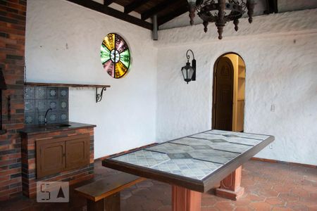 Casa de condomínio à venda com 550m², 3 quartos e 6 vagasChurrasqueira