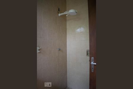 Casa de condomínio à venda com 550m², 3 quartos e 6 vagasBanheiro de Serviço