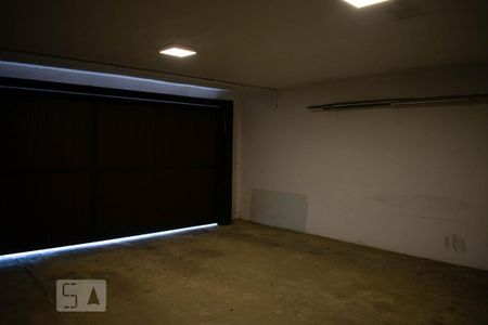 Casa de condomínio à venda com 550m², 3 quartos e 6 vagasGaragem