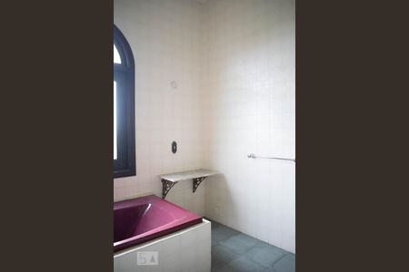 Casa de condomínio à venda com 550m², 3 quartos e 6 vagasBanheiro Suíte 2