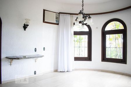 Casa de condomínio à venda com 550m², 3 quartos e 6 vagasQuarto 1