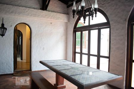 Casa de condomínio à venda com 550m², 3 quartos e 6 vagasChurrasqueira