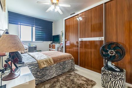Apartamento à venda com 127m², 3 quartos e 2 vagas Apartamento à venda com 127m², 3 quartos e 2 vagasQuarto 2 - Suíte